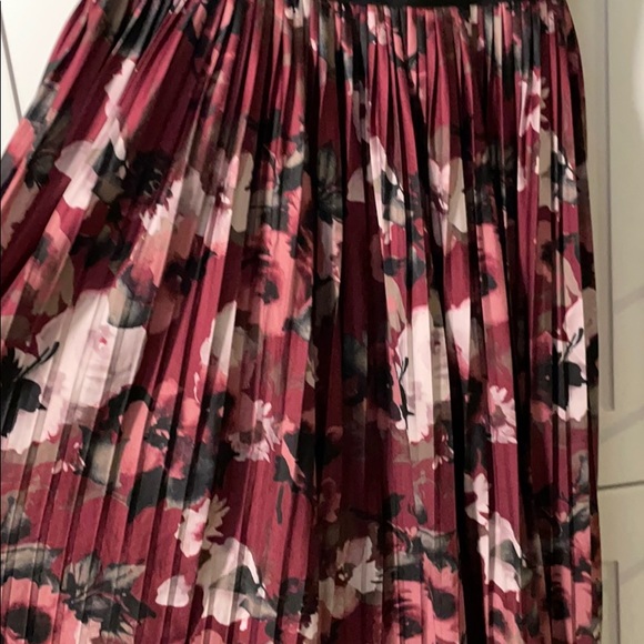 Dress - Picture 5 of 5